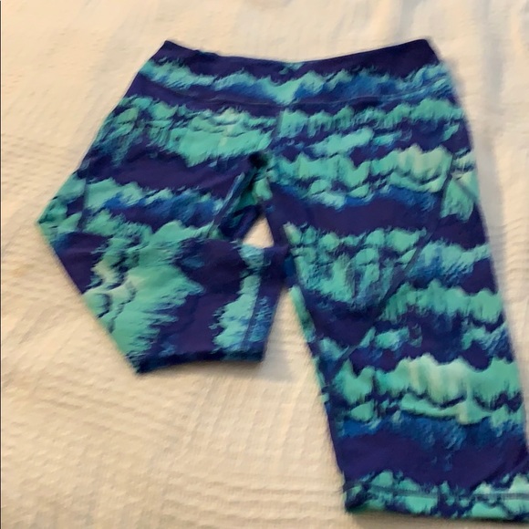 Zella athletic capris, like new, Size M - Picture 2 of 4